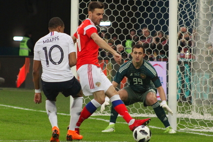 Черчесов нашел объяснение поражению от Франции