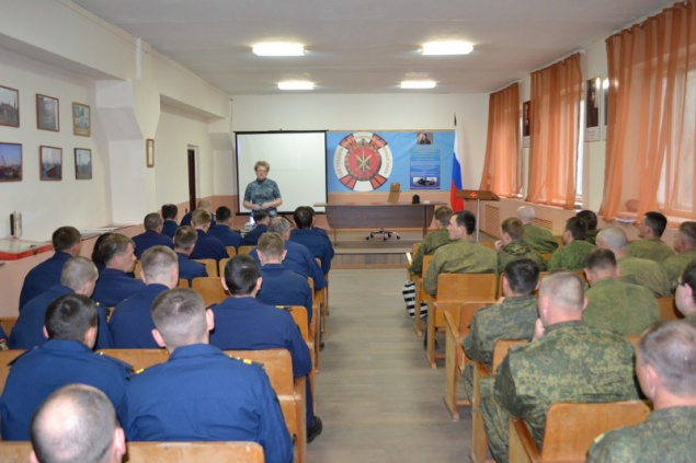 Сотрудники ачинской полиции рассказали военнослужащим о вреде наркотиков