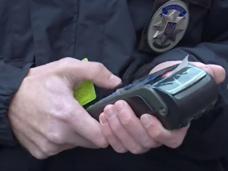 Водителя оштрафовали на тысячу рублей за катание полуголых девушек по Красноярску