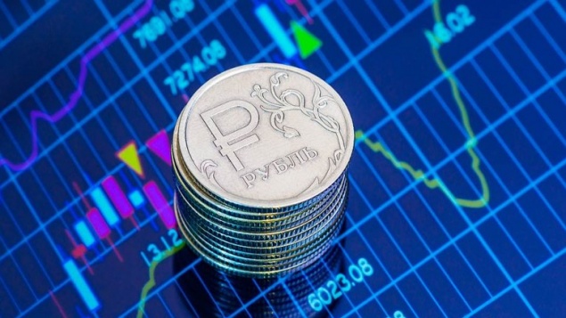 Рубль в очередной раз ослабел по отношению к евро и доллару США