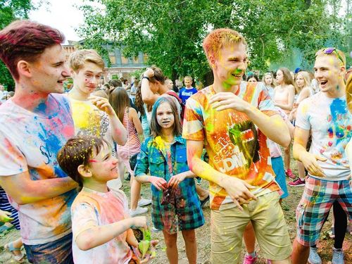 Два фестиваля в одном: в Ачинске состоится праздник красок и шаров