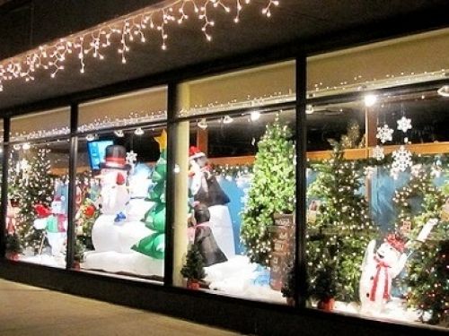 В Ачинске продолжается прием заявок на участие в конкурсе на лучшее новогоднее украшение витрин