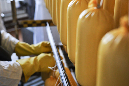 Назван худший колбасный сыр