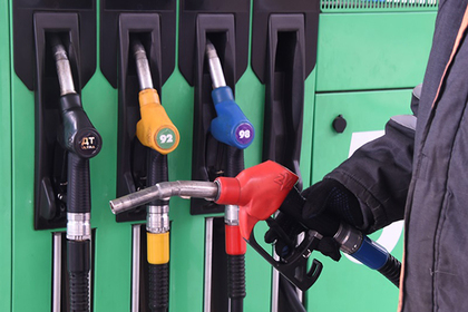Цены на бензин разрешили повышать