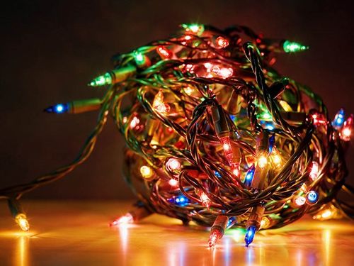 Ачинцам напоминают об опасности новогодних гирлянд