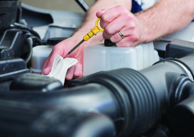 Залил масло в двигатель выше нормы. Может, обойдется?