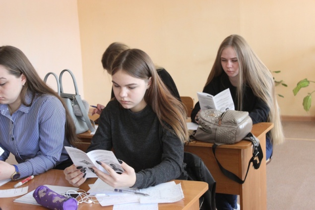 В Ачинске полицейские совместно со специалистами городской комиссии по делам несовершеннолетних проинспектировали учебные заведения