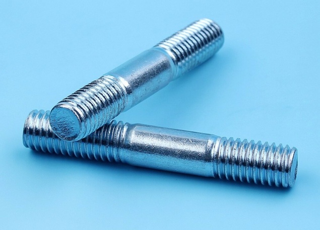 Как выкрутить и высверлить сломанный болт (шпильку)