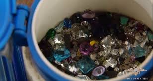 Экс-директора ювелирного магазина поймали на незаконной продаже драгоценных камней