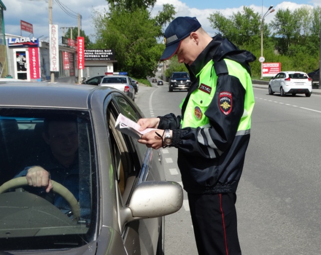 Дорожные полицейские осуществляют контроль за безопасностью на дорогах в сельской местности