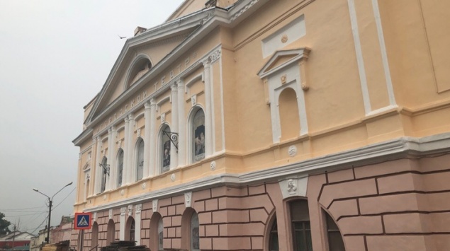 Здание ачинского драмтеатра преображается на глазах