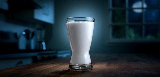 Кефир на ночь — за и против