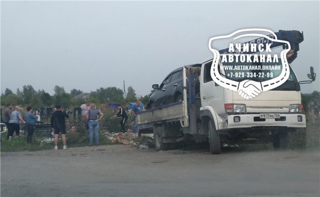 Лихач на кроссовере разворотил могилы в Ачинске