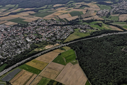 Восьмилетний мальчик угнал машину и разогнался до 140 километров в час