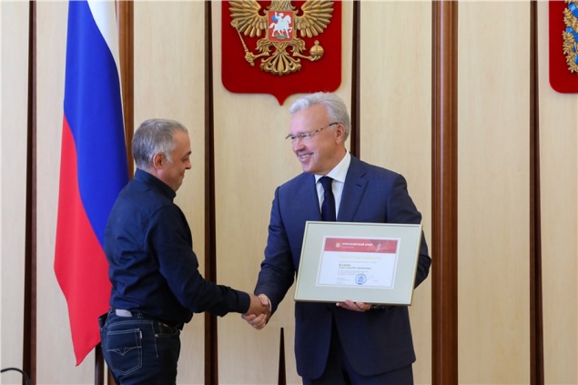 Губернатор наградил жителей Каменки за спасение односельчан во время взрыво