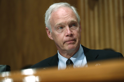 Требовавший наказать Россию сенатор пожаловался на отказ в российской визе