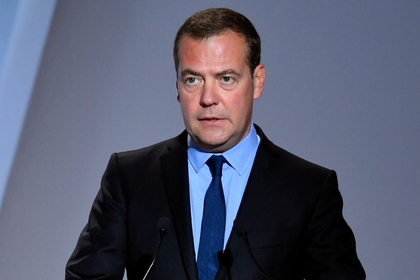 Медведев пообещал России профицитный бюджет