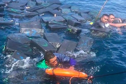 Преступники плыли по океану на тонне кокаина и попались