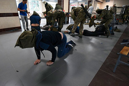 Журналист заявил об издевательствах при аттестации для работы в горячих точках