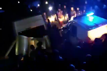 Российские полицейские с помощью газа отбили у линчевателей убийцу девочки