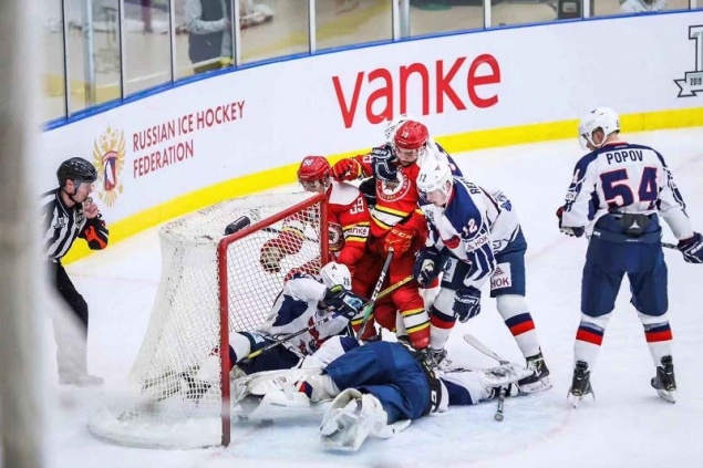 Красноярские хоккеисты отправились в Китай и привезли две победы над местными командами