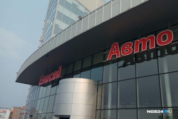 Серые автодилеры у Октябрьского моста вновь открыли салон. Новые жертвы жалуются на обман