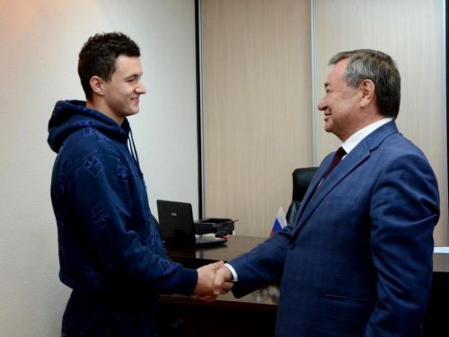 Мэр города Илай Ахметов лично поздравил нашего земляка Ивана Игнатьева со спортивными успехами