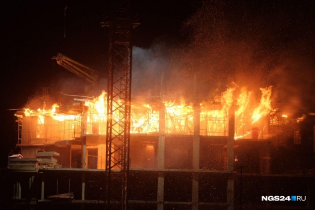 Ночью в Покровском выгорел этаж строящегося дома