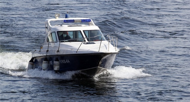 Полиция Красноярска начала с катера искать нарушителей коронавирусного режима самоизоляции