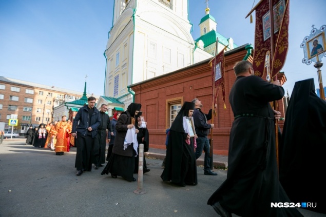 «Пришли избранные»: верующие прошли крестным ходом в центре города