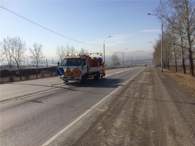 На федеральных трассах Красноярского края, Тувы и Хакасии обновляют разметку