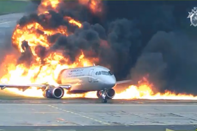 Из пылающего самолета бежали люди: СК опубликовал видео авиакатастрофы в Шереметьево