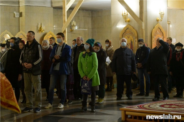 На пасхальных богослужениях в Красноярске побывали сотни верующих