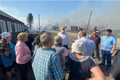 В Кемеровской области природные пожары перекинулись на четыре деревни. Сгорели 40 домов