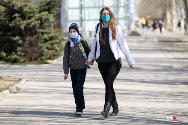 Роспотребнадзор: ограничения по коронавирусу снимут, только когда будет вакцина