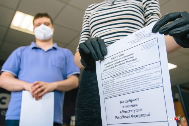 Россиянка трижды проголосовала по поправкам в Конституцию. ЦИК пригрозил ей уголовным делом