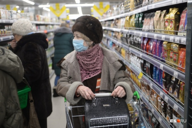 Роспотребнадзор: заболевший COVID-19 максимально заразен за два дня до появления симптомов