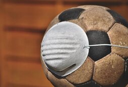 Губернатор Красноярского края разрешил пускать зрителей на спортивные матчи. Дискотеки остались под запретом