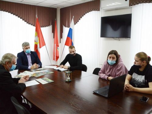 4000 участников и 14 креативных мероприятий: молодёжь Ачинска представила спикеру горсовета свой уникальный план общегородских проектов