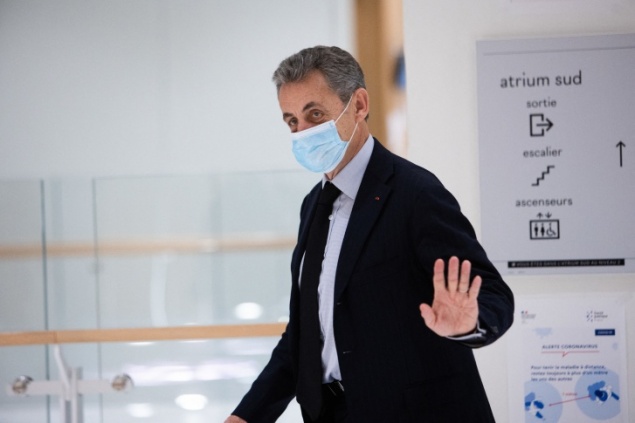 Экс-президент Франции получил реальный тюремный срок за коррупцию