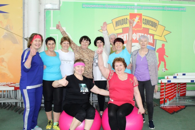 Жительницы Ачинска отметили 8 Марта в спортивном зале