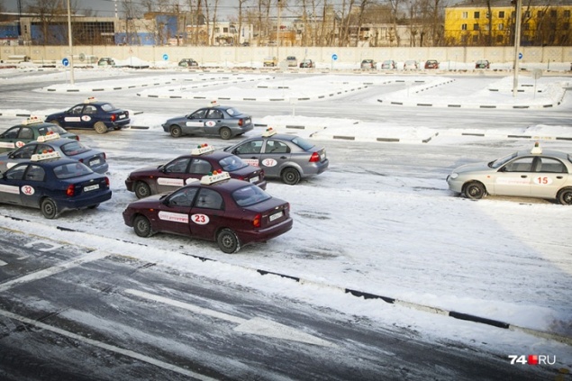 Кто останется в дураках? Почему автошколы в панике накануне первоапрельской реформы экзамена на права