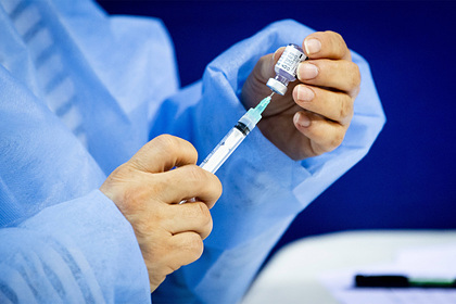 Американка заболела коронавирусом после двух доз прививки