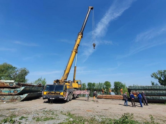 Сегодня в Ачинске началась установка понтонного моста через Чулым