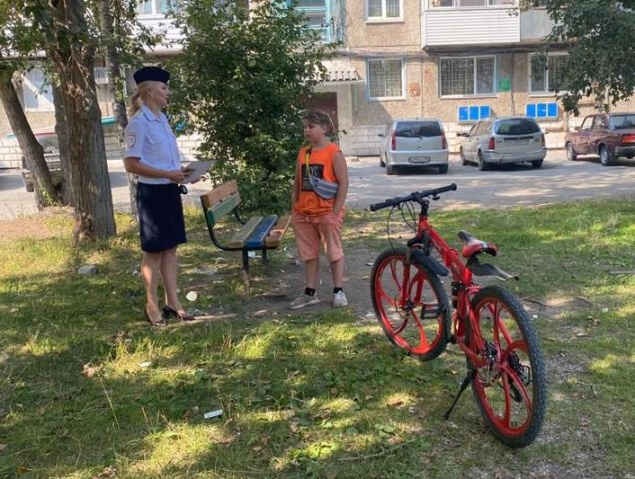 Инспекторы ГИБДД в Ачинске пресекают нарушения ПДД несовершеннолетними