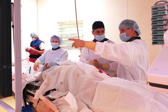 «Напоминает работу тоннелепроходческого комплекса»: красноярские хирурги освоили новую операцию на сосудах