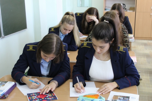 Общественники Ачинска проверили грамотность слушателей полицейского класса