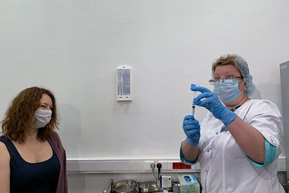 В России предложили давать работникам три выходных после вакцинации