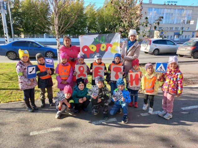Юные помощники ГИБДД провели акцию «Осторожно, дорога!»