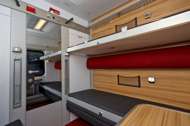 Семьи с детьми могут купить билеты в купе поездов по льготному тарифу